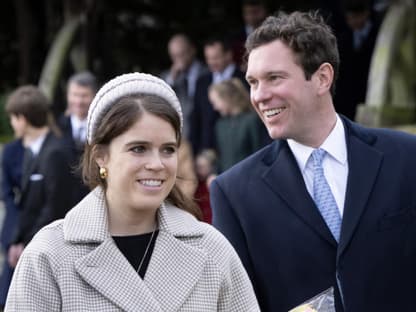 Prinzessin Eugenie und ihr Ehemann Jack Brooksbank lachen. 