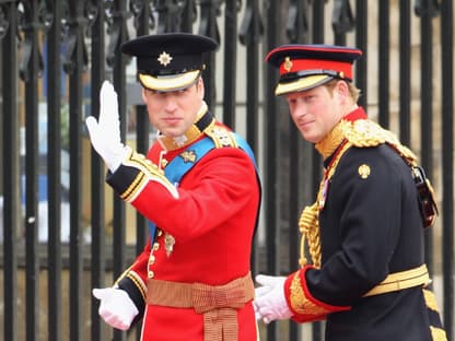 Prinz William und Prinz Harry bei Williams Hochzeit mit Kate im Jahr 2011