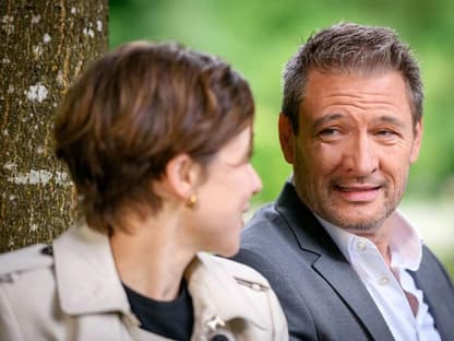 Sturm der Liebe Eleni und Christoph gucken sich an und lächeln