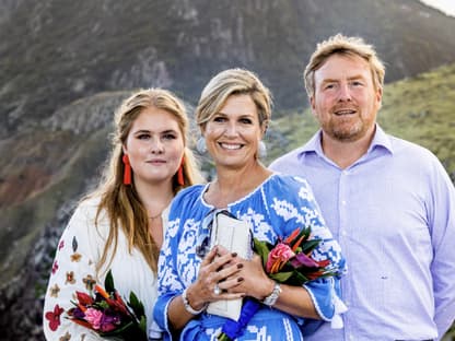 Prinzessin Amalia und ihre Eltern Königin Máxima und König Willem Alexander in der Karibik. 