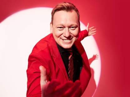 Jens "Knossi" Knossalla Let's Dance Promi Cast 2023 RTL roter Anzug