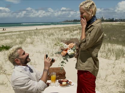 Marc Terenzi macht Verena Kerth am Strand einen Antrag