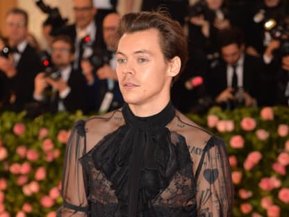 Harry Styles auf dem pinken Teppich bei der Met Gala 2019