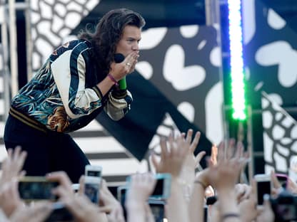 Harry Styles wirft Kusshand zu seinen Fans