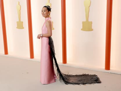 Hong Chau Oscars 2023 rosa Kleid