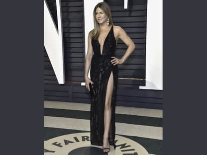 Jennifer Aniston mit Top-Figur auf dem Roten Teppich