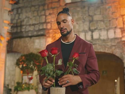 "Der Bachelor" 2023 - Folge 8 - David Jackson mit den letzten vier Rosen