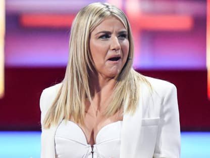 Beatrice Egli guckt empört zur Seite