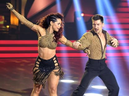 Christina Luft und Philipp Boy tanzen auf der Let's Dance Bühne