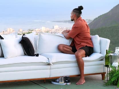 "Der Bachelor" 2023 - Folge 9 (Dreamdates): David Jackson nachdenklich in Rio de Janeiro