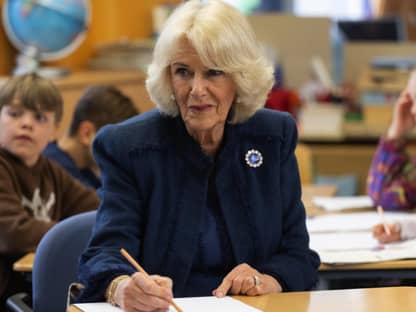 Queen Consort Camilla in einer Grundschule in Hamburg. 