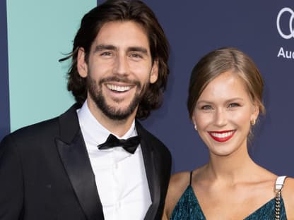 Alvaro Soler mit seiner Freundin Melanie Kroll bei den "Green Awards" in Berlin