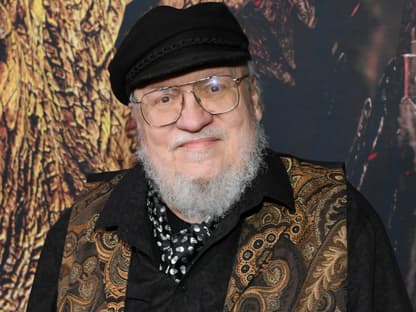 George R. R. Martin schaut in die Kamera