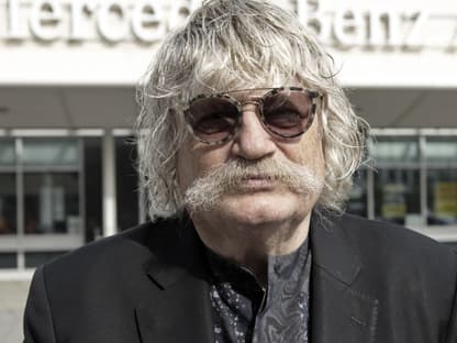 Sir Karl Jenkins mit Sonnenbrille