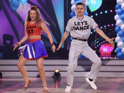 Julia Beautx und Zsolt Sándor Cseke in Show 11 bei "Let's Dance" 