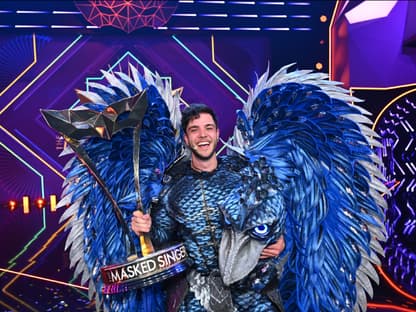 Luca Hänni strahlt nach seinem "The Masked Singer"-Sieg