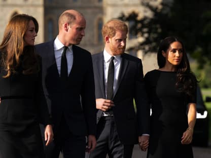 Prinzessin Kate, Prinz William, Prinz Harry und Herzogin Meghan am Schloss Windsor. 