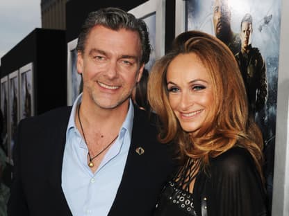 Ray Stevenson und Elisabetta Caraccia glücklich