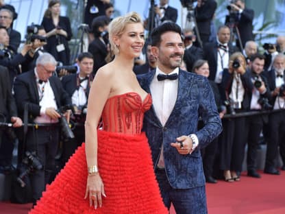 Verena Kerth im roten Kleid und Marc Terenzi im Anzug auf dem roten Teppich in Cannes