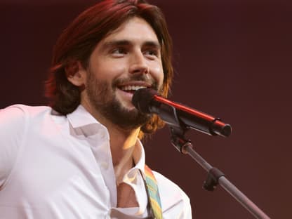 Alvaro Soler singt 