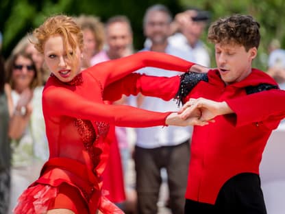 Anna Ermakova und Valentin Lusin beim "ZDF-Fernsehgarten" am 4. Juni 2023