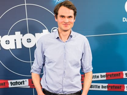 "Tatort"-Star Fabian Hinrichs posiert 