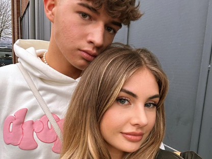 Yasmin Vogt und Garry Secret machen ein Selfie