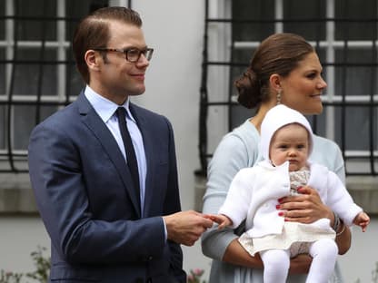 Prinz Daniel, Prinzessin Victoria und ihre Tochter Prinzessin Estelle, 2012. 