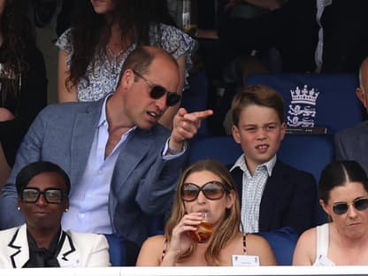 Prinz William und Prinz George bei einem Cricket Spiel. 