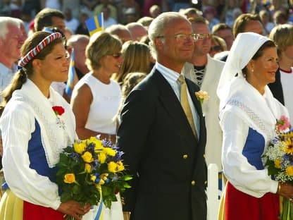 Prinzessin Victoria mit König Carl Gustaf und Königin Silvia. 