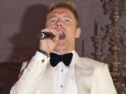 Ronan Keating singt