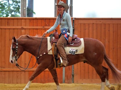 Gina Schumacher auf Pferd