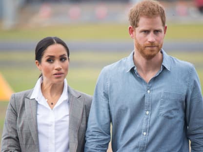 Herzogin Meghan und Prinz Harry sehen frustriert aus