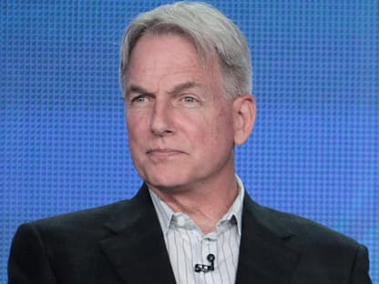 Mark Harmon mit ernstem Gesichtsausdruck