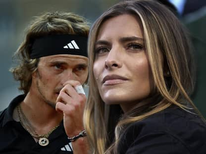 Alexander Zverev und Sophia Thomalla gucken ernst