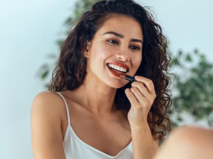 Frau mit preisgekröntem Lippenstift