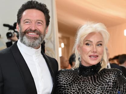 Hugh Jackman und Ehefrau Deborra Lee Furness strahlen in die Kamera.