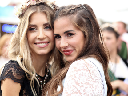 Stars auf dem Münchner Oktoberfest 2023: Cathy Hummels und Sarah Engels