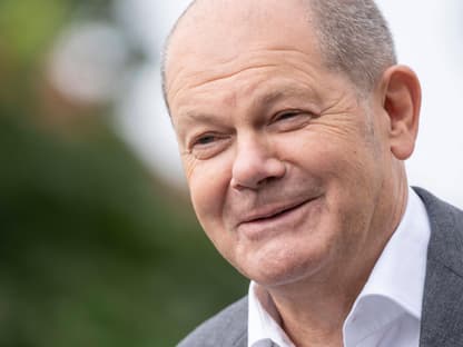 Olaf Scholz lacht