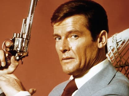 Roger Moore als James Bond