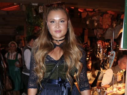 Stars auf dem Münchner Oktoberfest 2023: Sophia Thiel im Dirndl