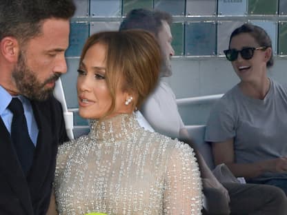 Ben Affleck und Jennifer Lopez sehen sich an, im Hintergrund lacht Ben Affleck mit Jennifer Garner