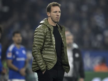 Fußball-Bundestrainer Julian Nagelsmann in grüner Steppjacke