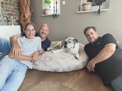 "Der Hundeprofi: Rütters Team": Detlef Steves, Nicole, Hundetrainer Martin Rütter, Bulldogge Kai-Uwe (v.l.)