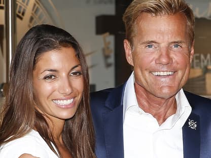 Dieter Bohlen und Carina Walz lächeln in Kamera