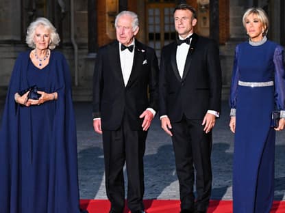 Königin Camilla, König Charles III., Emmanuel Macron und Brigitte Macron in Paris. 