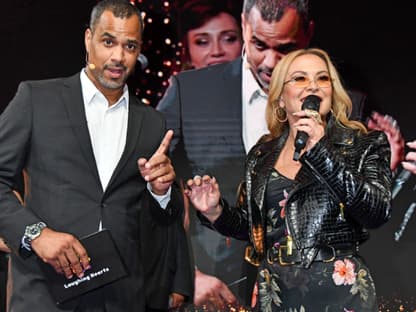 Patrice Bouédibéla und Anastacia auf der Bühne