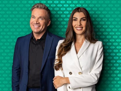 Peter Klein und Yvonne Koc posieren für "Promi Big Brother 2023"