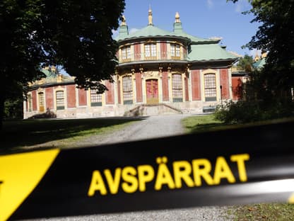 Absperrband vor Schloss Drottningholm