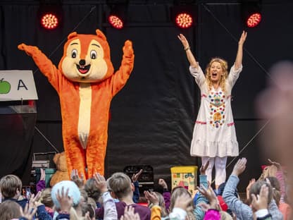 Simone Sommerland beim 1. Altenberger Festival unter den Dächern des Busbahnhofs im August 2023